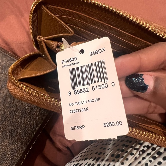 NWT Coach Brown zip wallet - Picture 3 of 5